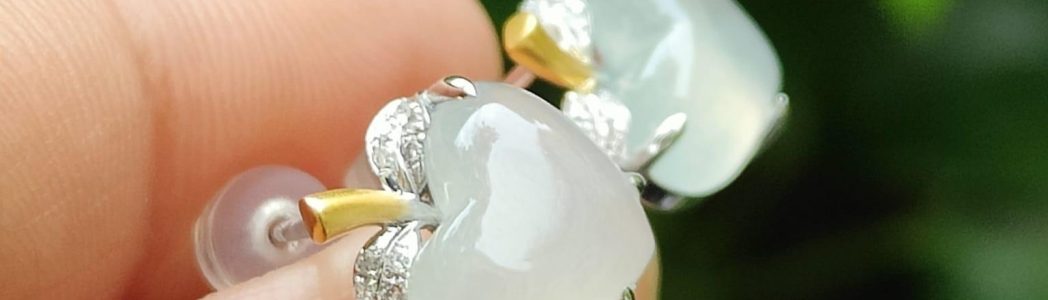 Singapore SG jadeite jade shop - a hand holding a pair of earrings - Heart Shape Cabochons - Apple Design